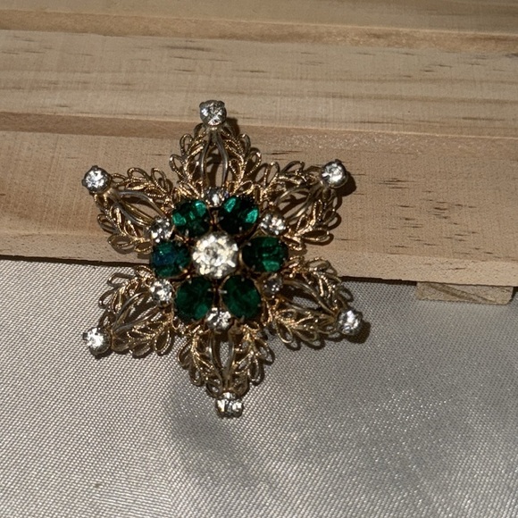 Vintage 1940’s Scitarelli Signed Brooch Gold Filigree Green & Clear Rhinestones - Picture 10 of 10